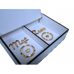 Personalizowane Białe Pudełko na Obrączki - Elegancki Akcent na Twój Ślub!