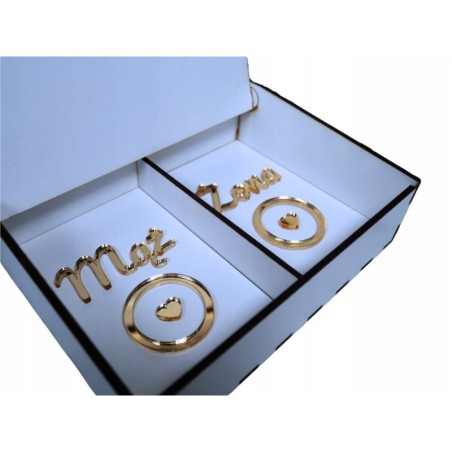 Personalizowane Białe Pudełko na Obrączki - Elegancki Akcent na Twój Ślub!