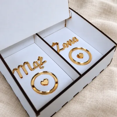 Personalizowane Białe Pudełko na Obrączki - Elegancki Akcent na Twój Ślub!