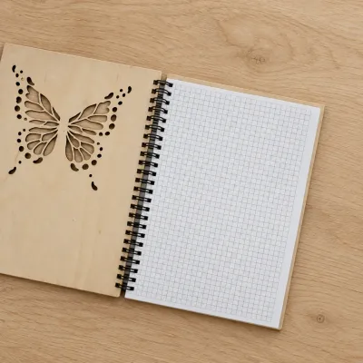 Zeszyt/Notes w kratkę z dowolnym napisem grawerowany motyl
