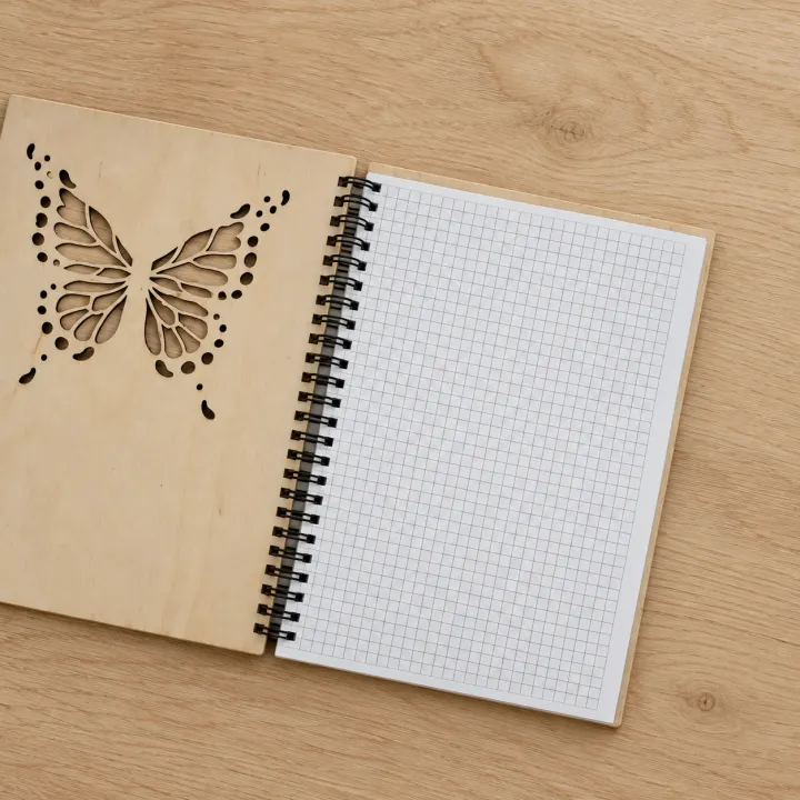 Zeszyt/Notes w kratkę z dowolnym napisem grawerowany motyl